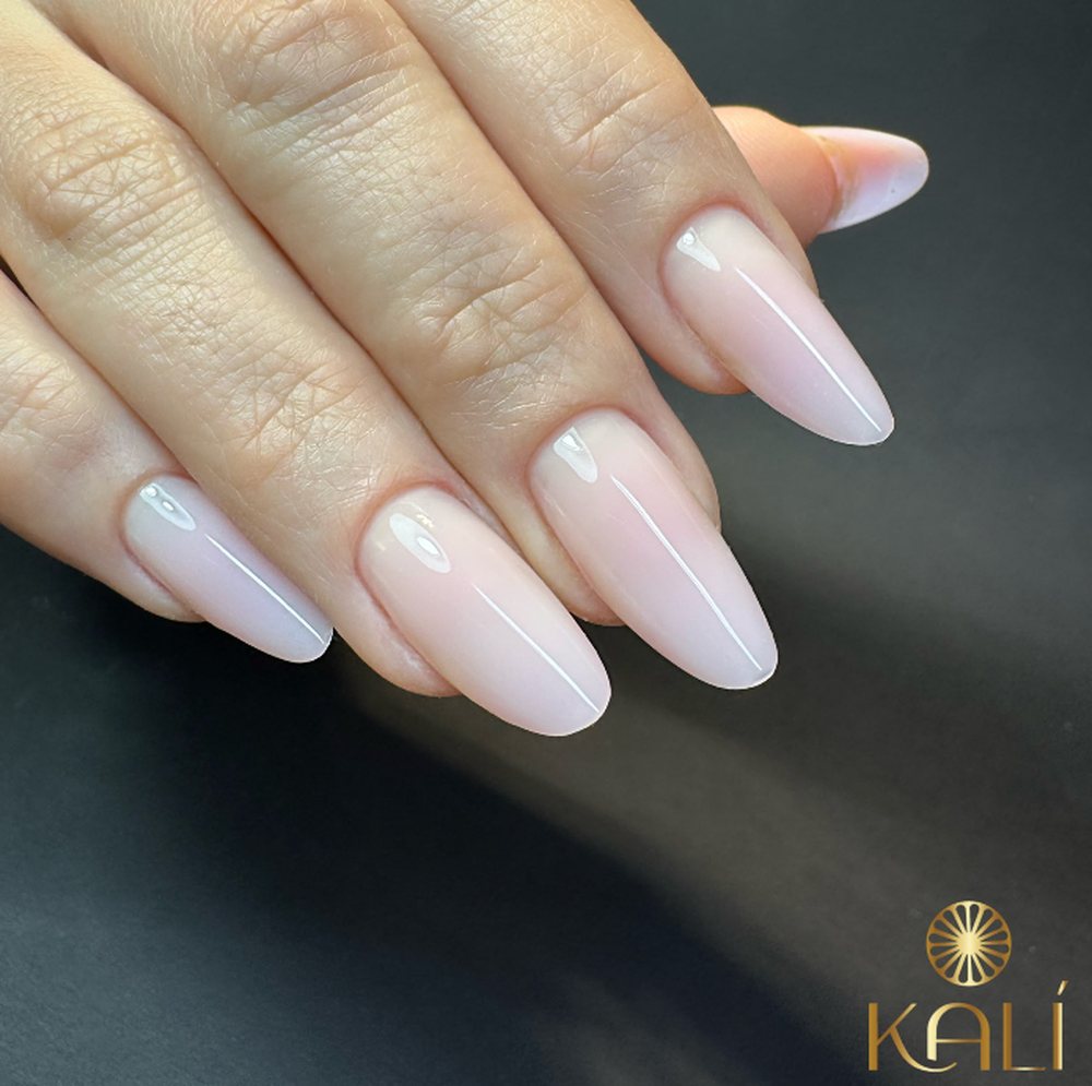 Baby boomer almendra — Kalí Estudio de Uñas