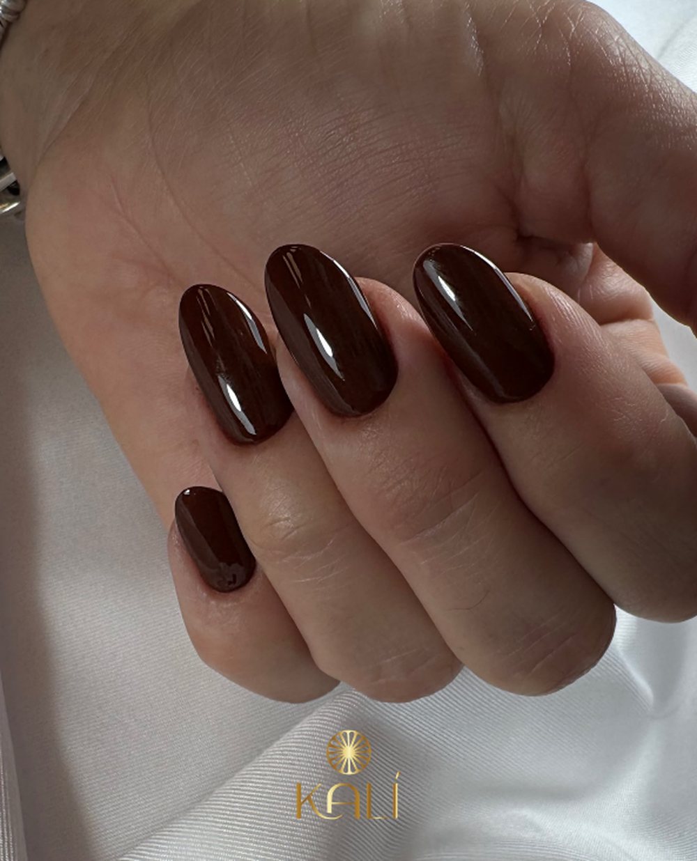Esmaltado chocolate — Kalí Estudio de Uñas